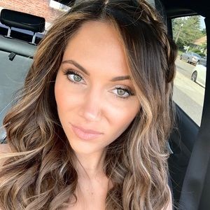 Meet your Posher, Melanie